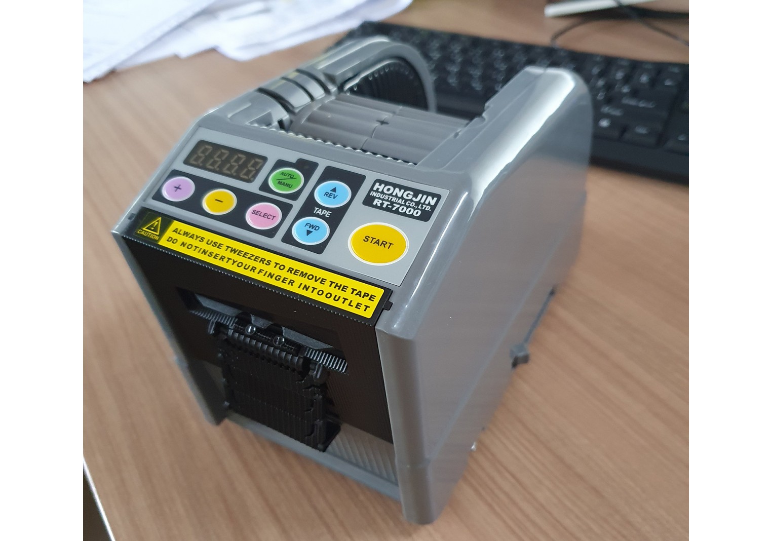 เครื่องตัดเทป RT-7000