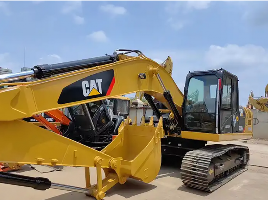 รถขุด CAT 320D2L มือสอง สภาพใหม่