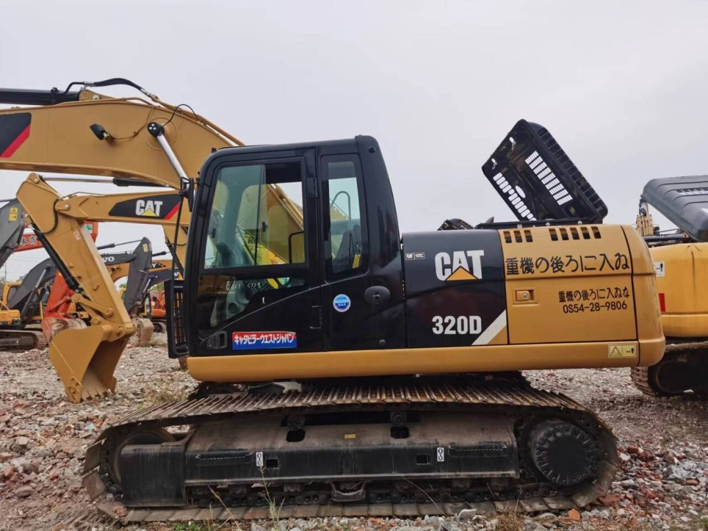 รถขุดมือสอง CAT320D2