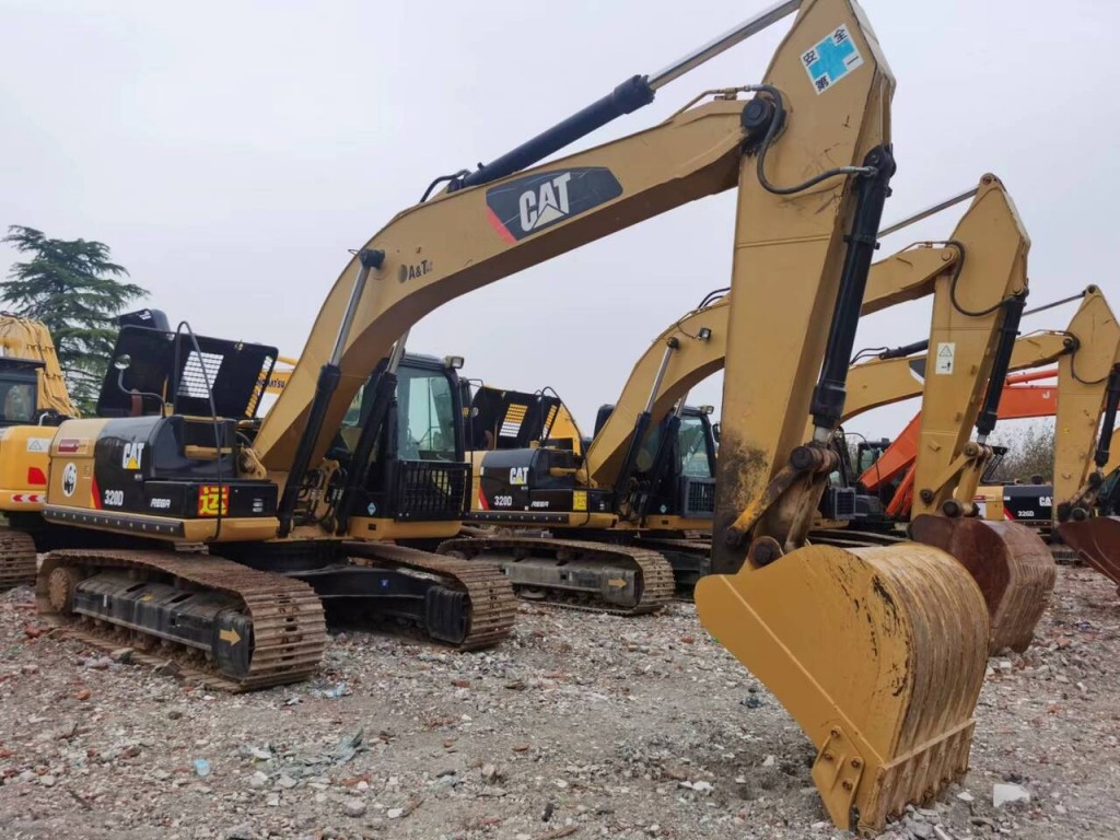 รถขุดมือสอง CAT320D2