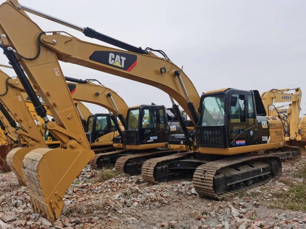รถขุดมือสอง CAT320D2
