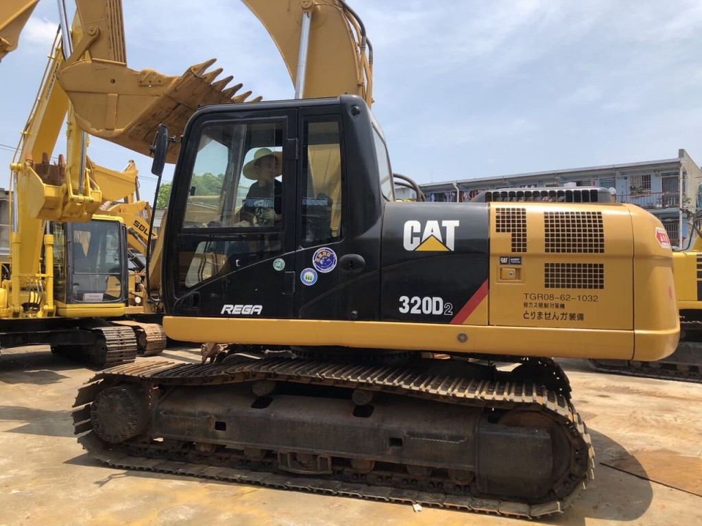 รถขุดมือสอง CAT320D2