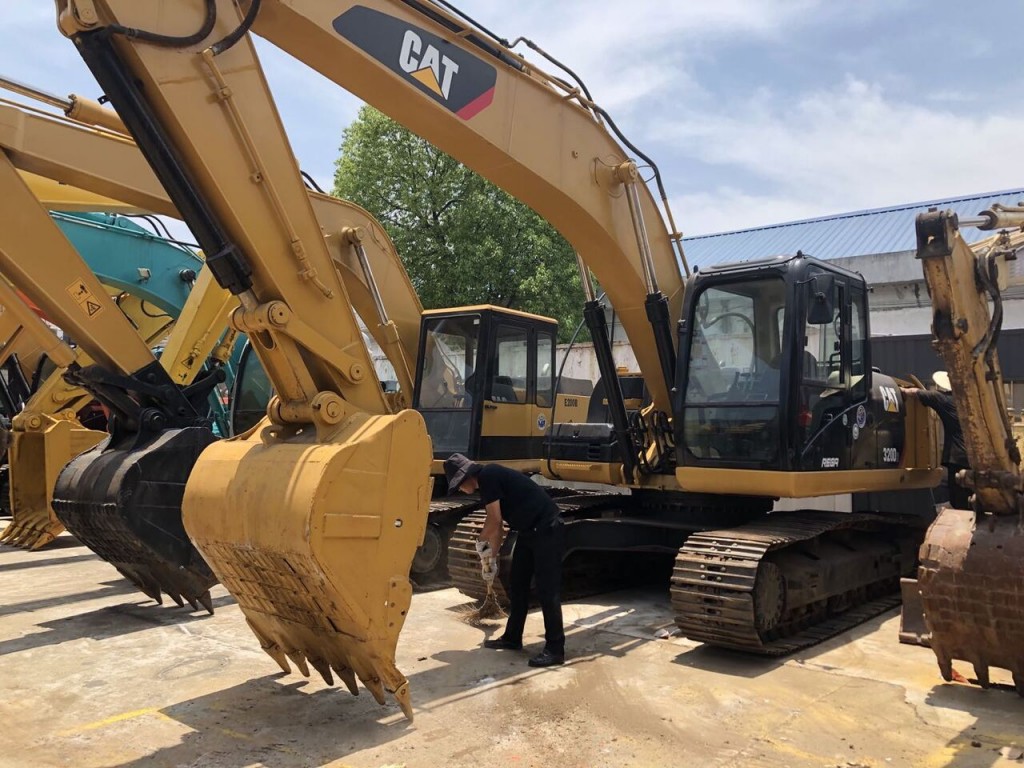 รถขุดมือสอง CAT320D2